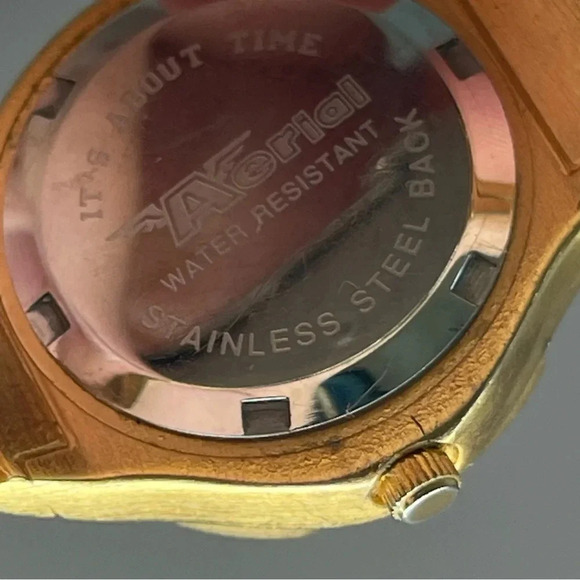 Women's Aerial "It's About Time" Quartz Watch - Gold Toned Case and Link Band - Picture 10 of 12